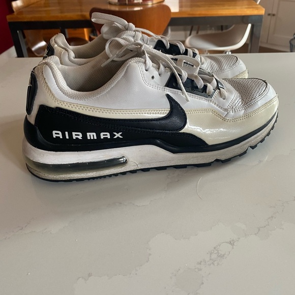 VTG Nike Air Max 2010 white/black sz 10.5 - Picture 1 of 6